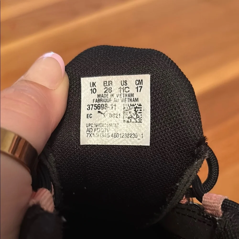 Puma Black and Pink Sneakers Modern Athletic Design - Picture 6 of 6